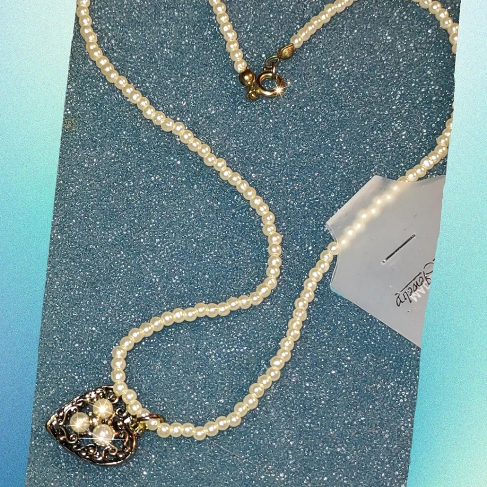 Girls' Dainty Pearl Necklace w/ Heart
